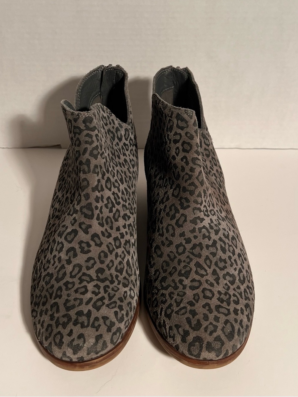 Michael by Michael Shannon Nadya Ladies Gray Leopard Print Booties Size 10